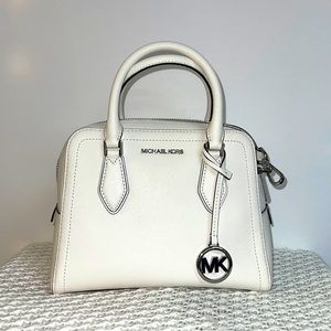 Small Micheal Kors Purse